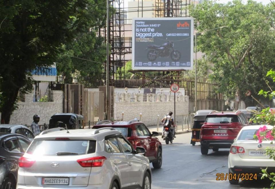 Malad On Link Road Near Goregaon Sports club  20x15 ET LED 